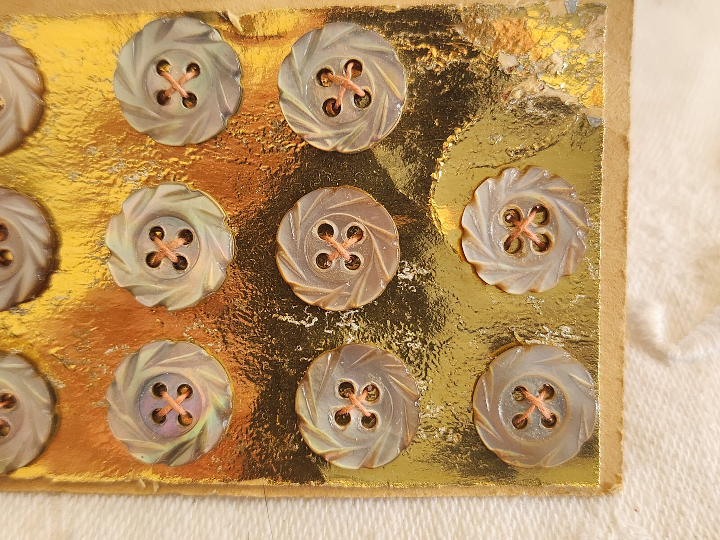 Rare petite plaque boutons anciens en nacre 1,1 cm  lot de 11 n°1A