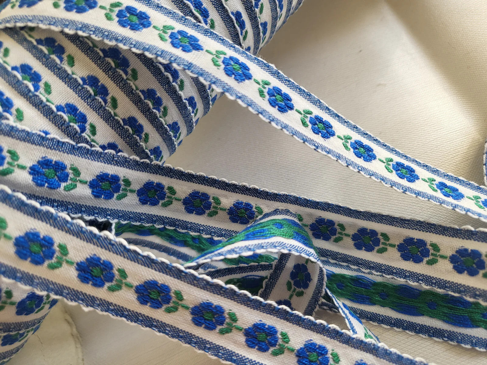 Galon fleur blanc bleu shabby champêtre vintage 3 mètres sur 1,6 cm A2