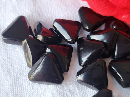 Lot 15 boutons vintage noir triangle  1,4 cm pied lumineux  ref 3935