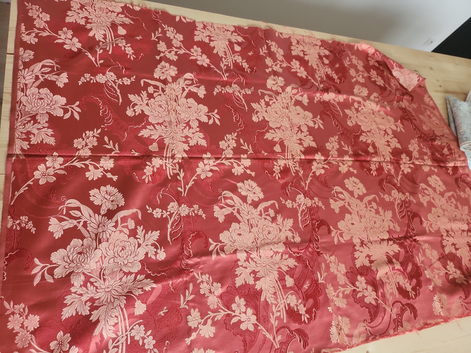 Ancien coupon de tissu damassé rose fleur pivoine broché 126 cm sur 90 cm B4