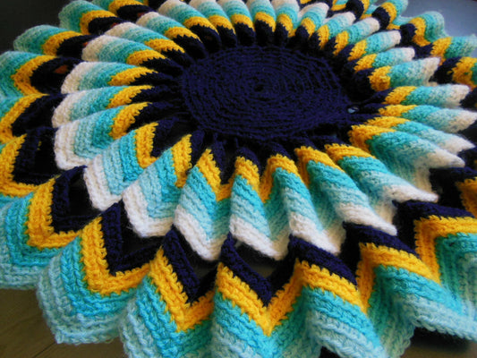 Pur vintage ancien napperon volumineux laine froufrou bleu jaune à terminer  B6