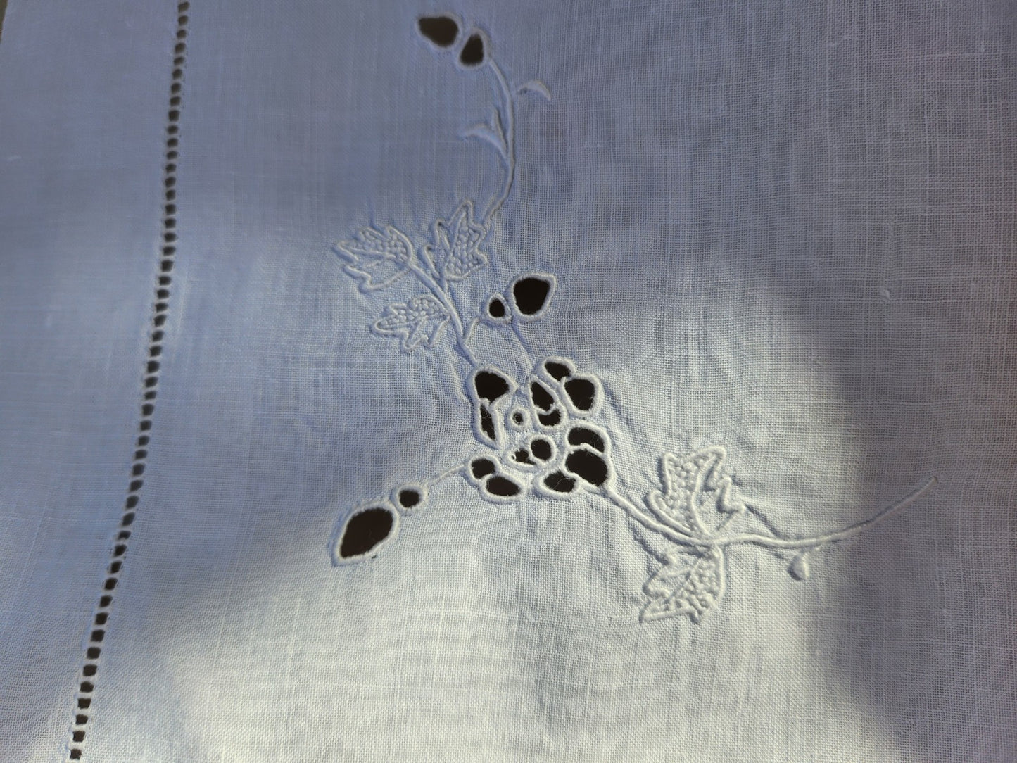 Ancien petit drap broderie incrustation ideal petit rideau enfant  B6