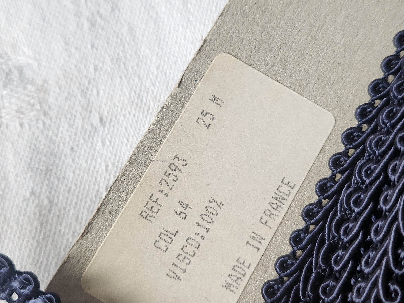 Galon vintage bleu foncé satiné lumineux 3 métres sur 0,8 cm A2
