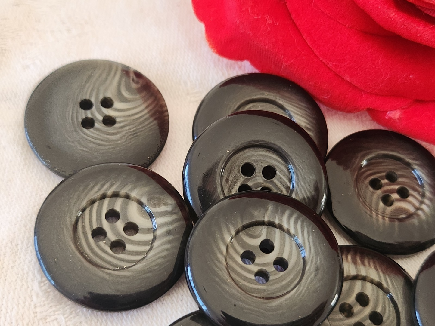 Lot 10 gros boutons vintage gris camaieu trous 2,4 cm ref 6083
