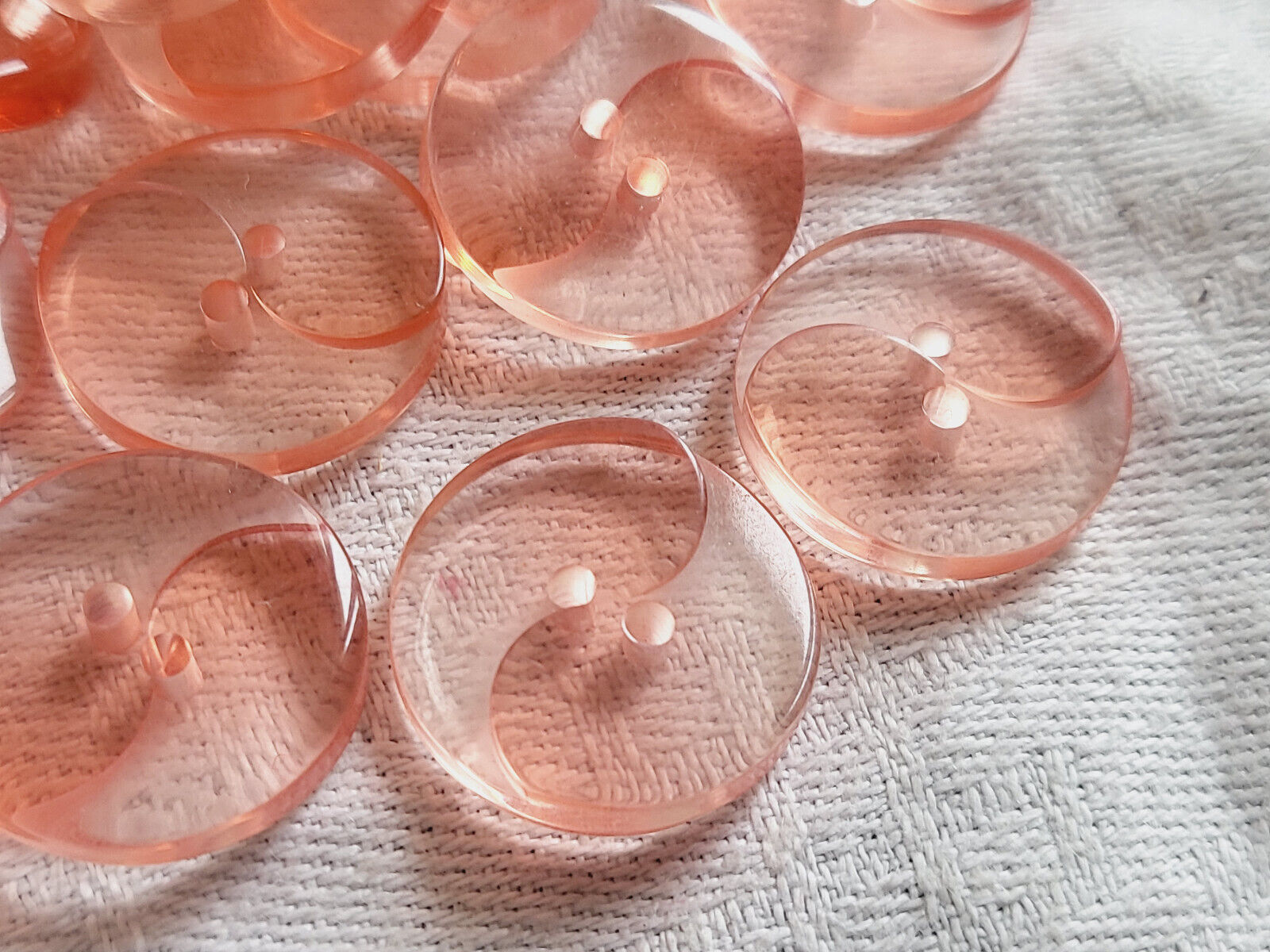 Lot 17 boutons vintage transparent rose deux tons relief trous 1,8 cm ref 4626