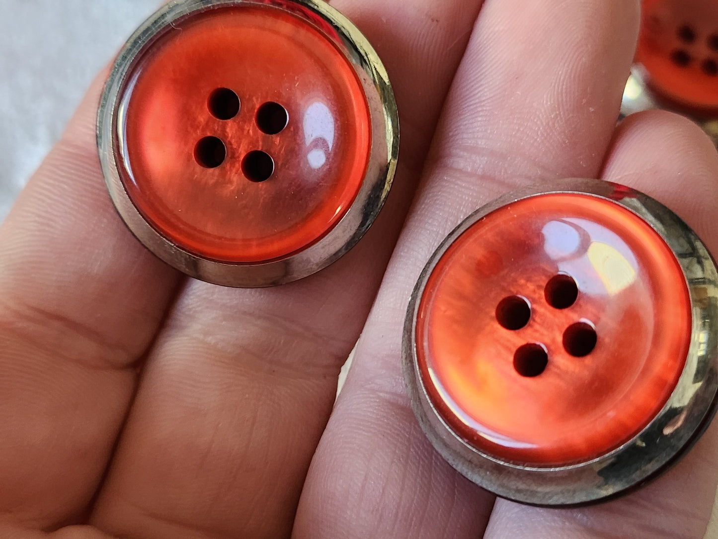Lot 6 gros boutons vintage rouge metal trou  lourd 3 cm ref 3861 **
