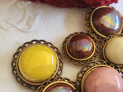 Lot 9 boutons vintage bordure dentelle panaché 1,8 sur 2,6 cm ref 1606