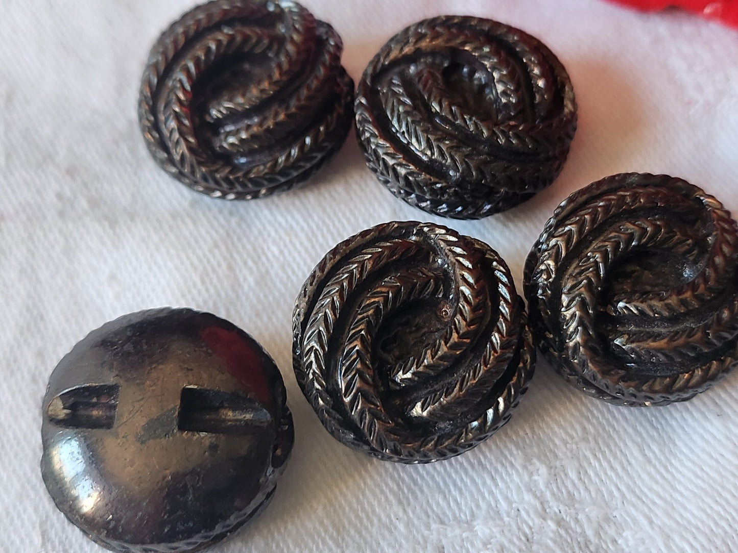 Lot 5 volumineux boutons vintage resine pied 2,2 cm ref 2584