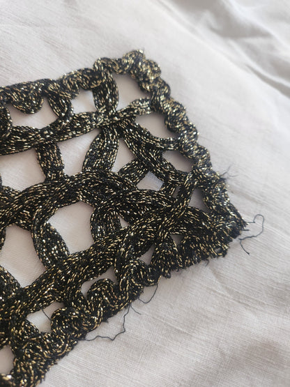 Grande encolure  vintage dentelle noir dore récup main robe soiréeevoir photo B8