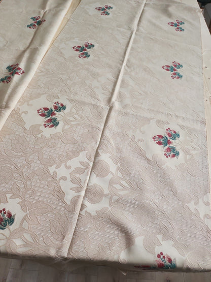 Deux coupons anciens tissu ecru damassé 1 m 90 sur 59 cm et 1  m 25 sur 44cm B4