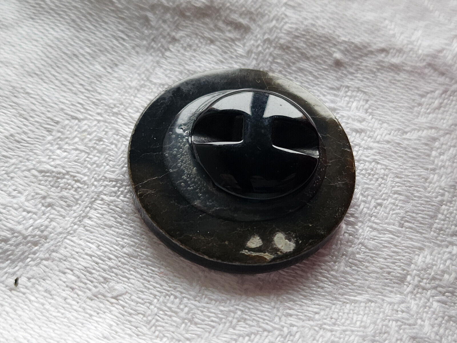 Gros bouton ancien en nacre épais gris grise  à pied 3 cm G13K