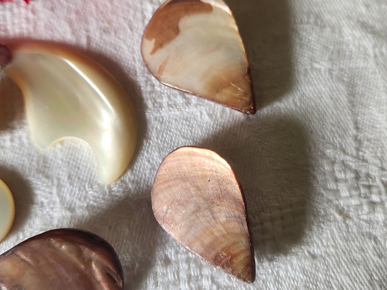 Petit lot de nacre perle, cabochon, pendant.... creation    ref 1153