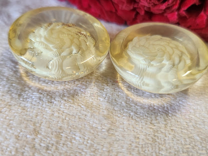 Duo hauts boutons vintage transparent inclusion blanche 2,2 cm G8B