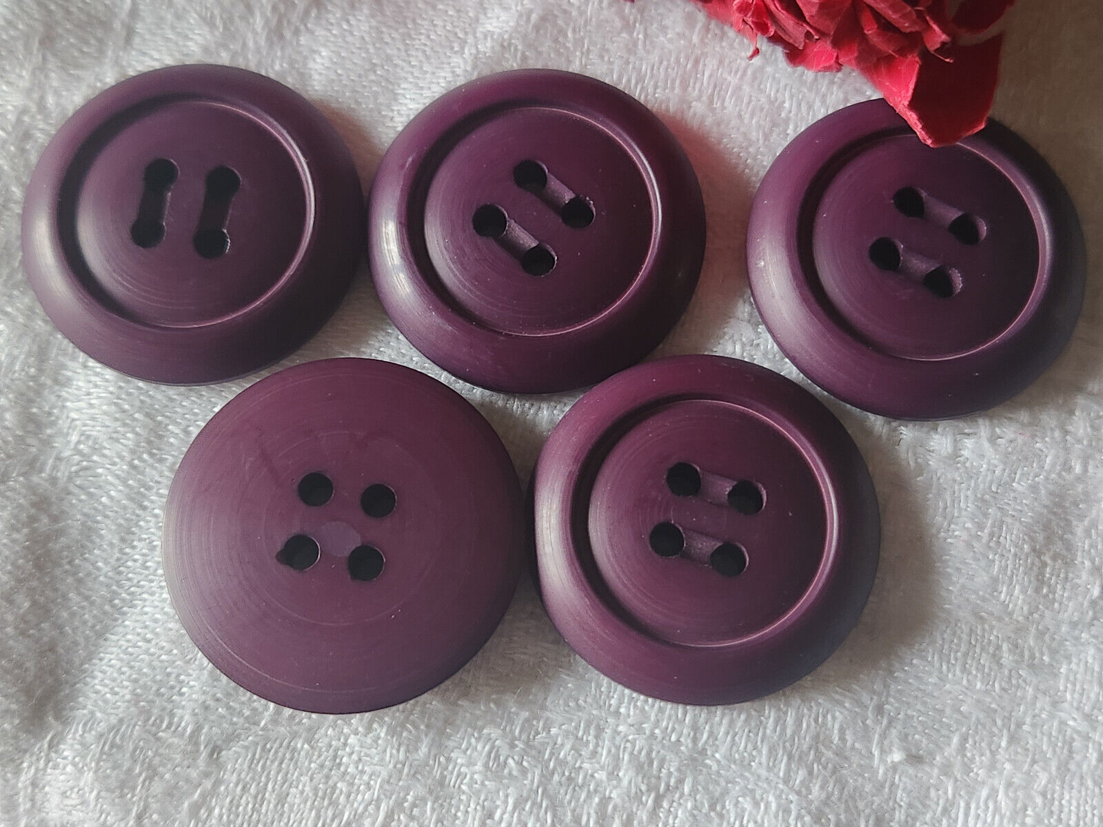 Lot 5 gros boutons  vintage violet mat trous  2,8 cm ref 4878