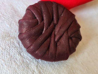 Bouton ancien en cuir lie de vin  vintage rare  2,8  cm G17K