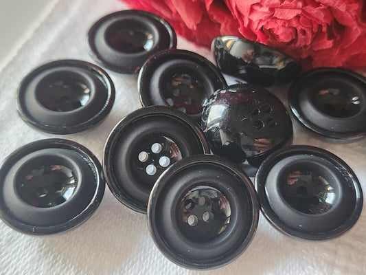 Lot 11 boutons vintage noir travaillé trous 1,8 cm ref 804