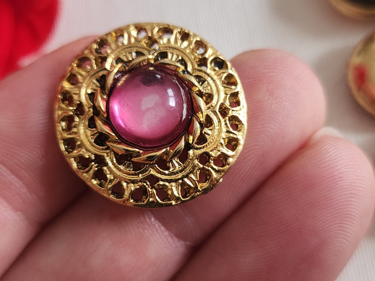Gros bouton vintage métal doré cœur effet strass rose 2,4 cm  ou 24 mm  ref 6304