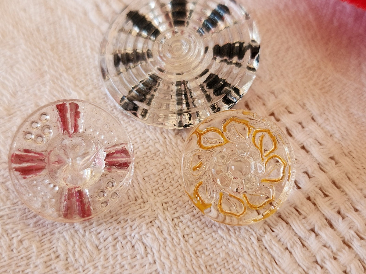 Trio  boutons anciens en verre peint transparent 1,4 cm et 2,2 cm D17M
