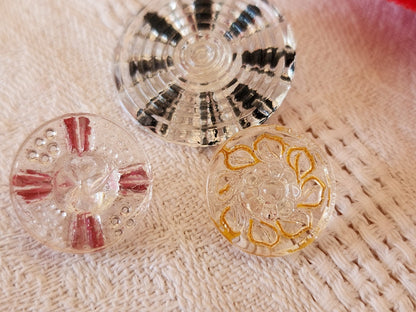 Trio  boutons anciens en verre peint transparent 1,4 cm et 2,2 cm D17M