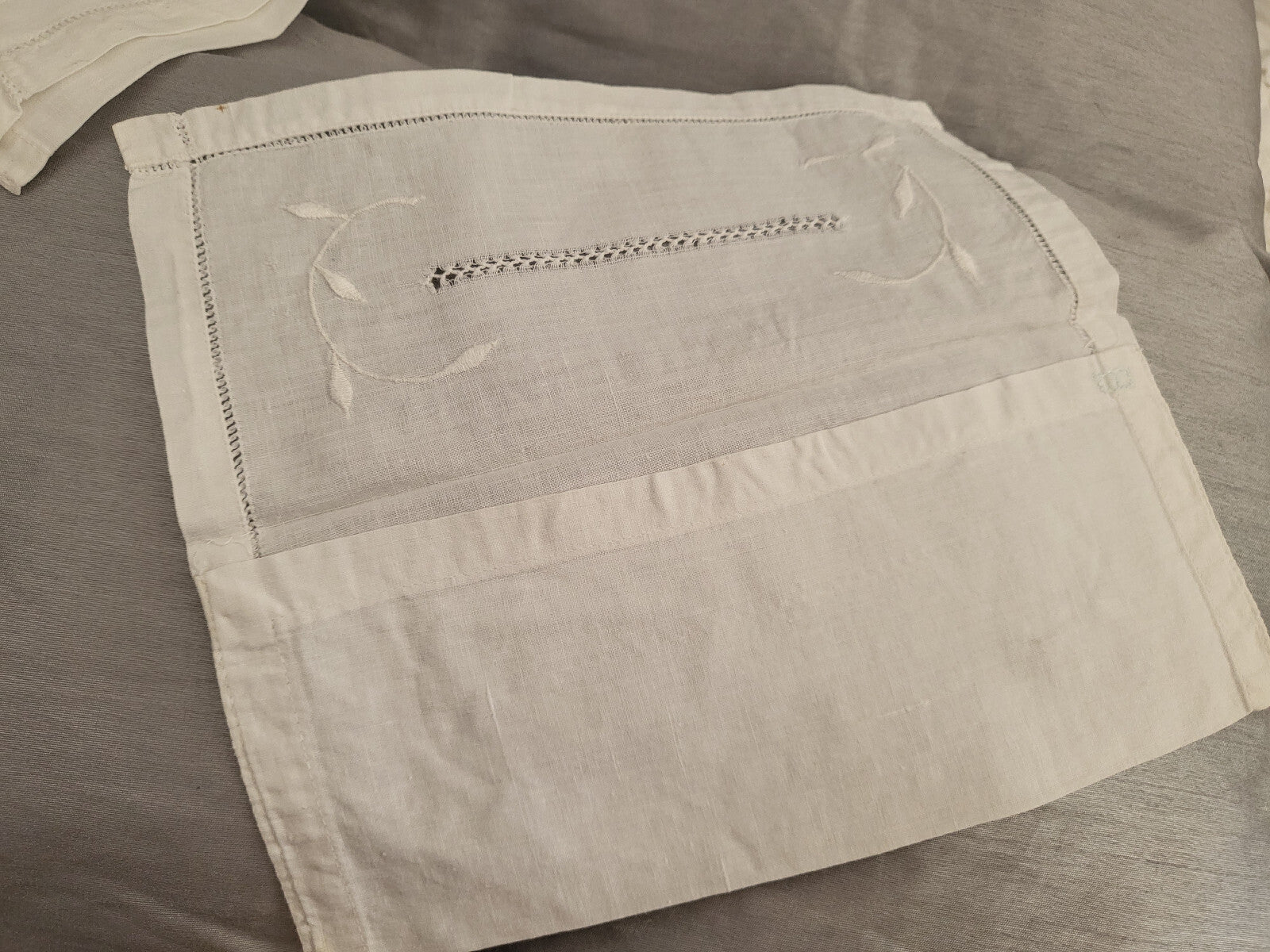 Duo portes serviettes anciens  pochette brodée fil tiré B6
