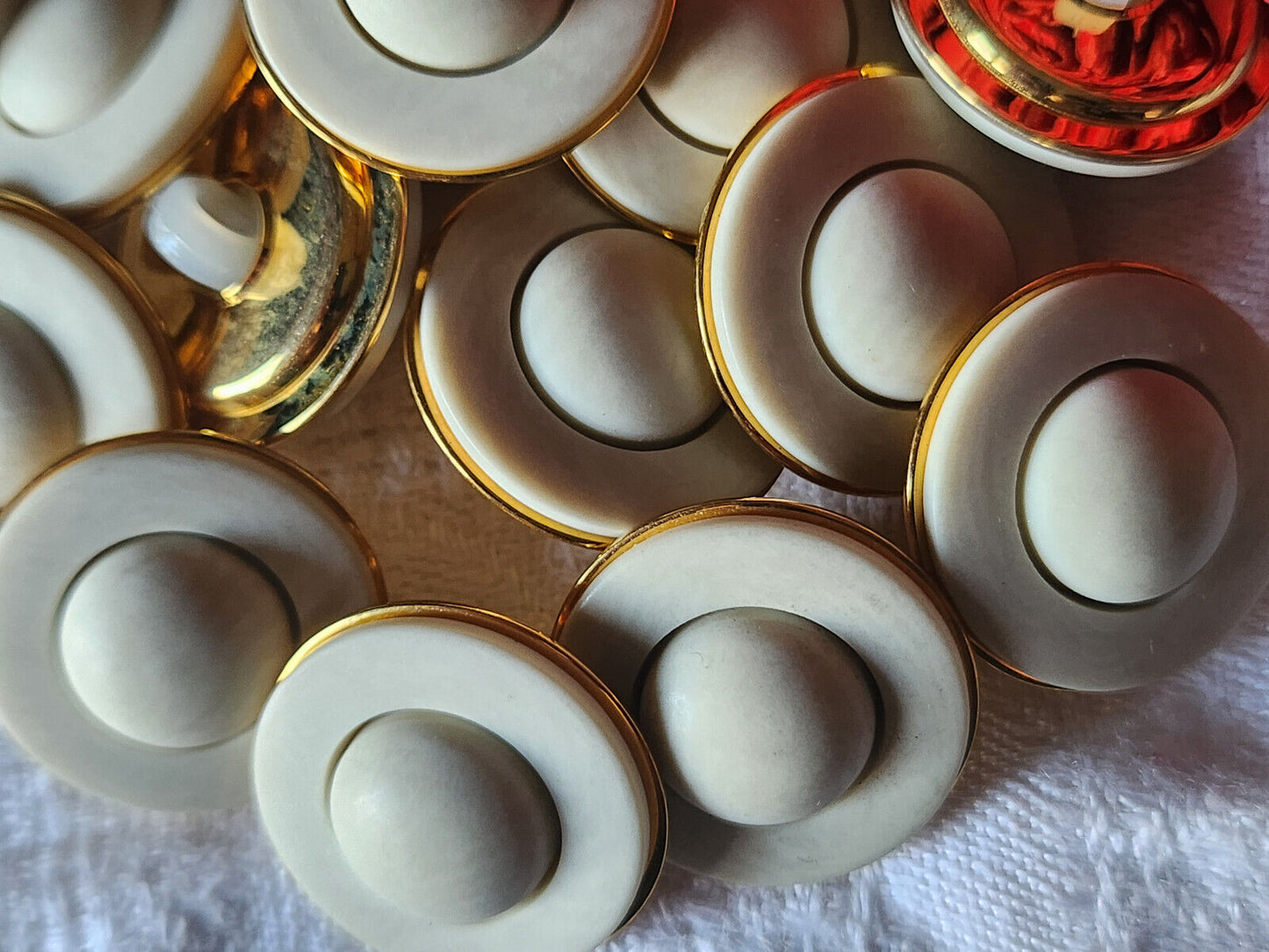 Lot 6 boutons vintage gris veiné mat à pied metal doré 2,2  cm ref 1478