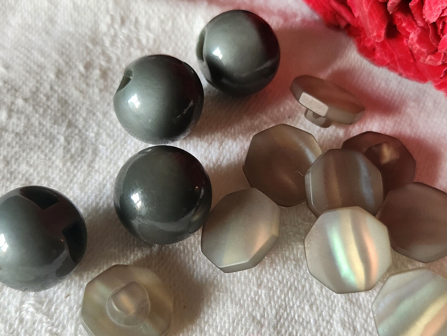 Lot 13 boutons vintage gris 2 series pied  1,2 et 1,3 cm ref 1758