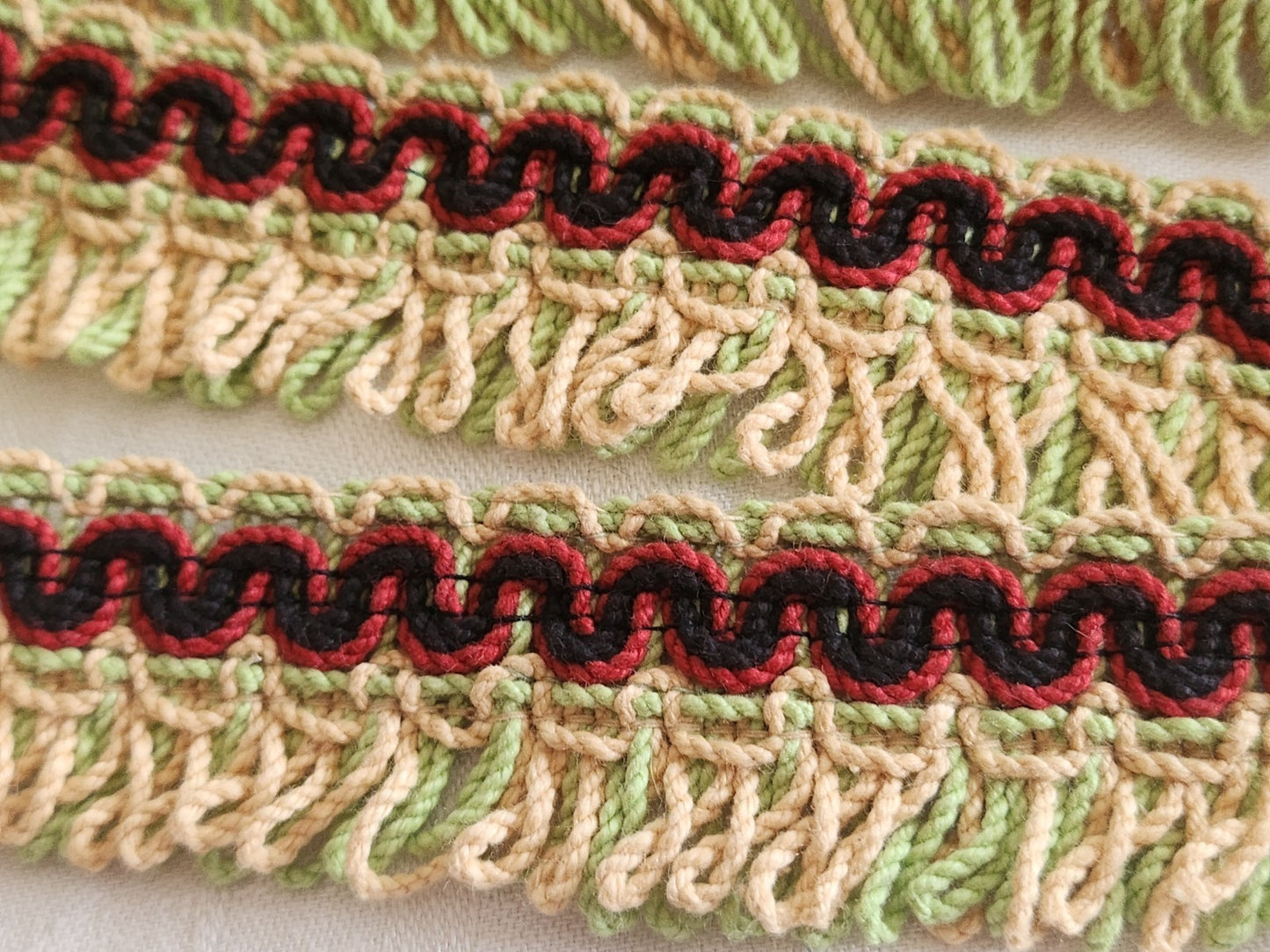 Galon vintage lourd franges vert rouge noir 13 m 50 sur 3,1 cm A5