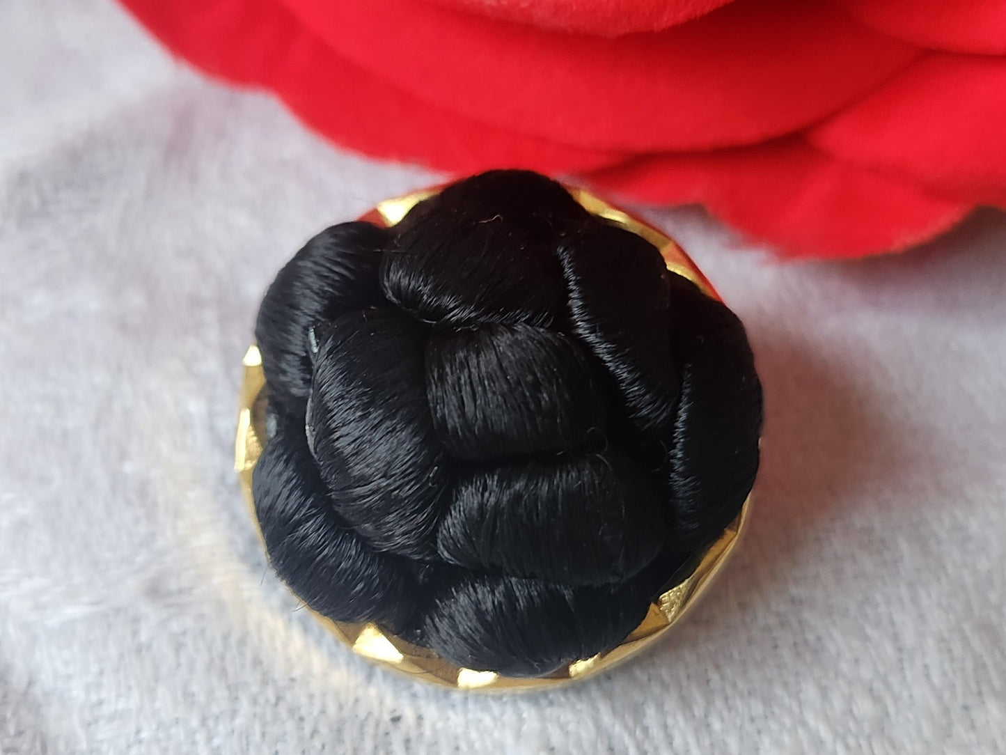 Gros bouton en résine et passementerie ancien vintage 2,4 cm D16G
