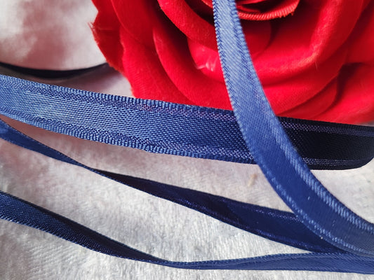 Ruban fin ancien nylon bleu épais 10 mètres sur 0,7 cm modiste mercerie B5 n°11