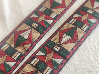Large galon vintage motif géométrique vert marron rouge 3 mètres A5