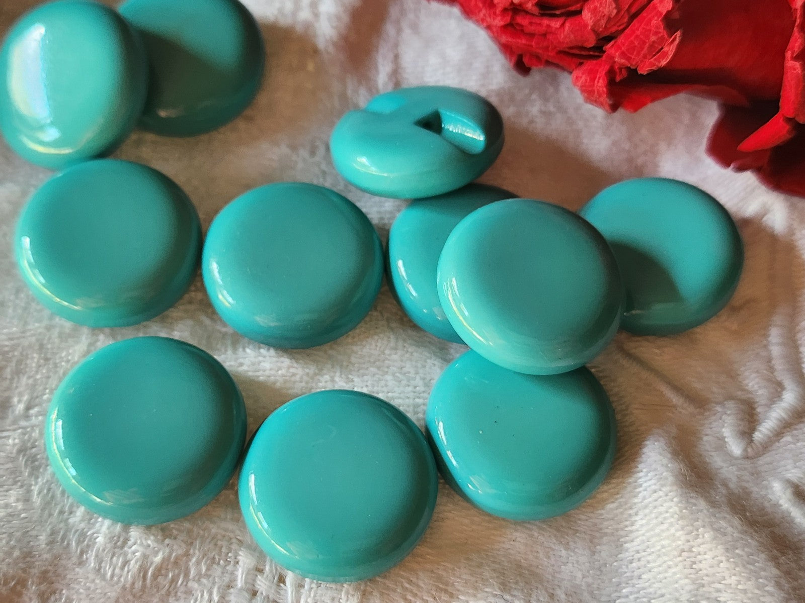 Lot 11 boutons vintage à pied turquoise lumineux bleu 1,9 cm ref 2837