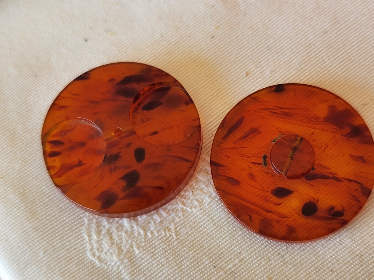 Duo boutons vintage ambrés orange effet écaille 3 cm pied D19H