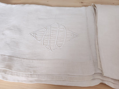 Ancien drap  monogramme AD épais en deux lés  185 cm sur 280 cm B7