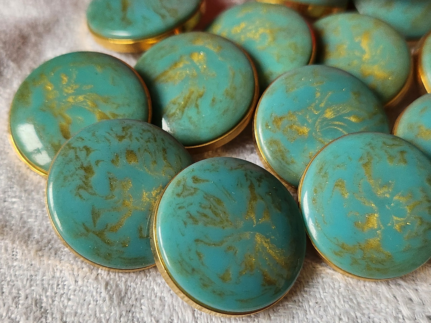 Lot 6 boutons vintage  métal bleu turquoise paillette doré 2,2 cm pied  ref 5923