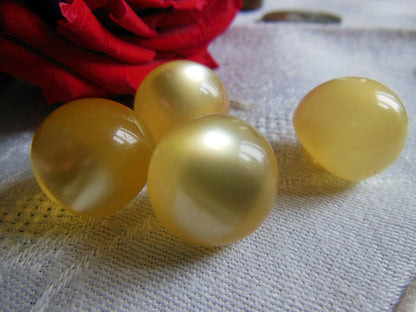 Lot 4 gros boutons vintage demi boule pied jaune 1,6 cm ref 216