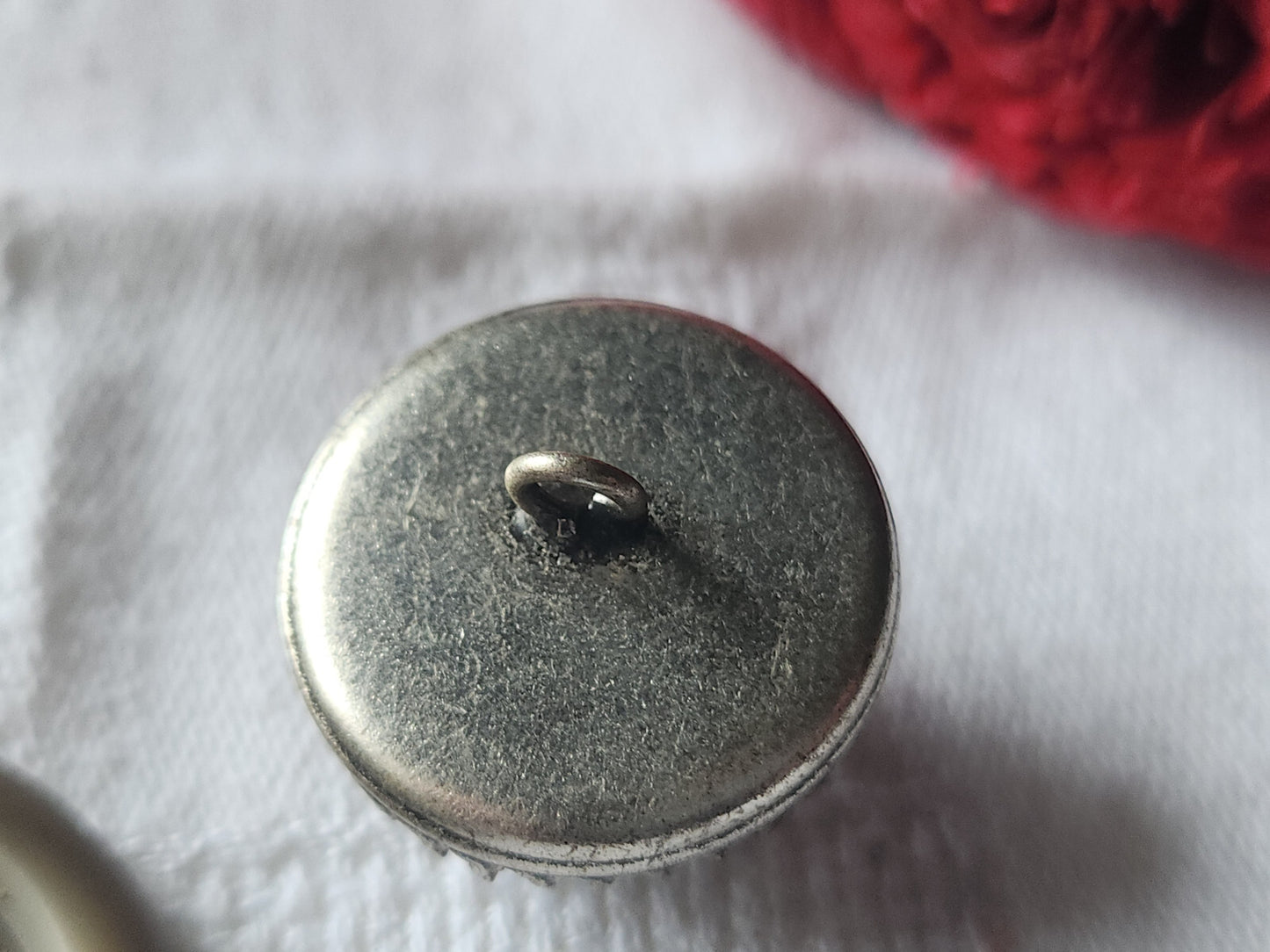 Gros bouton ancien en métal ajouré 2,3 cm dentelle argenté  vintage G17D