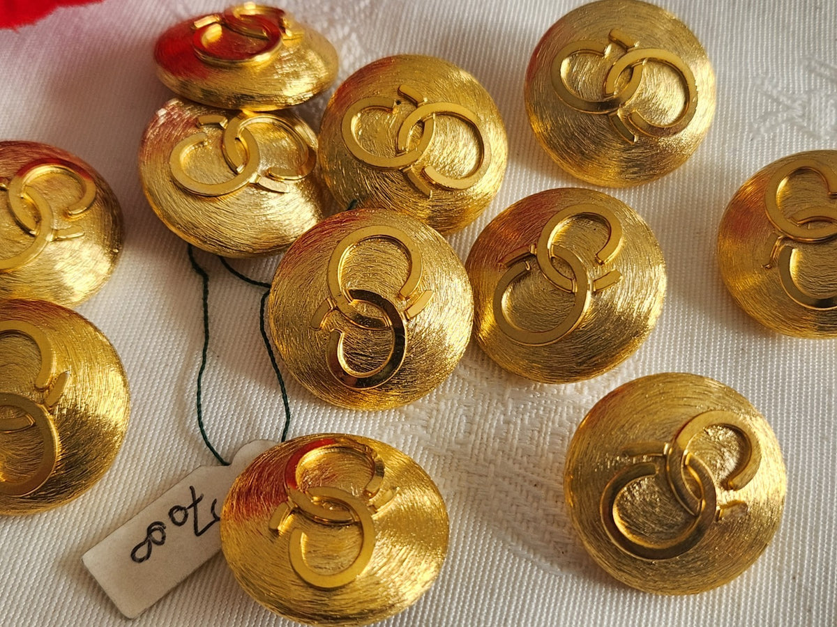 Lot 10 gros boutons vintage en métal doré sigle 2,2 cm pied ref 6318