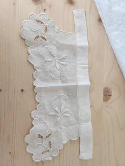 Dentelle ancienne fait  jolie large 1 mètre 50  sur 3,9 cm T1-20
