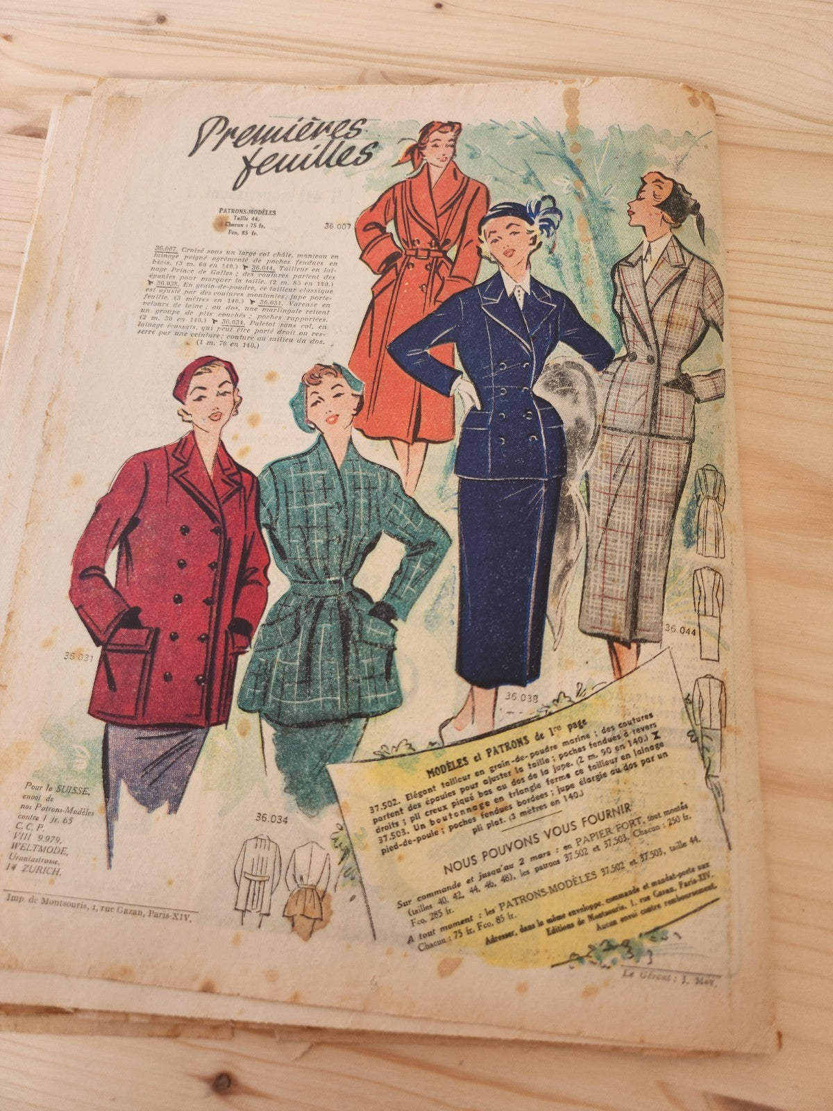 Le petit echo de la mode 1952 n°8 motif au crochet sur lainage  couvre théière
