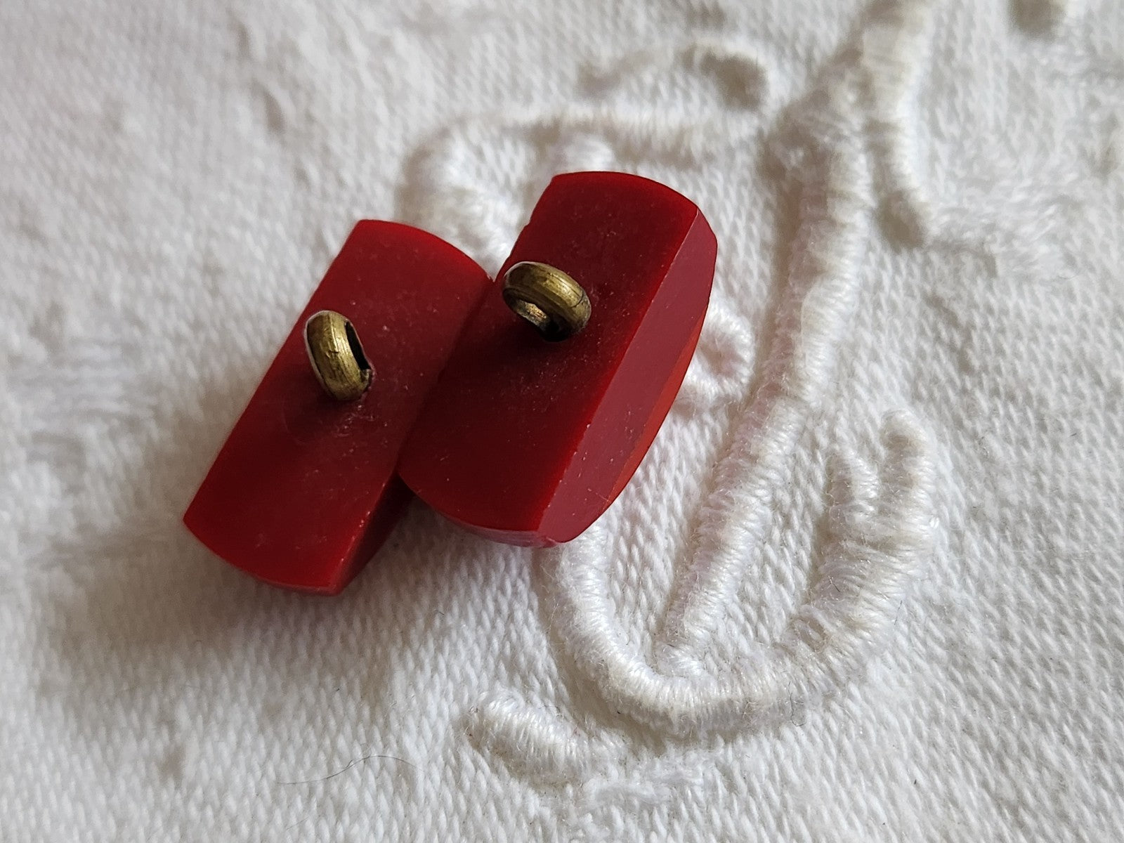 Collection duo boutons anciens art deco bicolore rouge laiton 0,7 sur 1,7 cm G7A