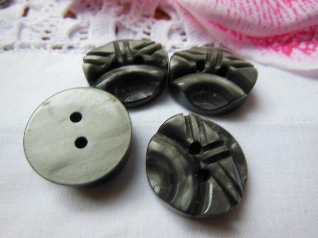 Lot 4 boutons anciens gris marbrés motif relief diamètre: 1,7 cm ref 4476