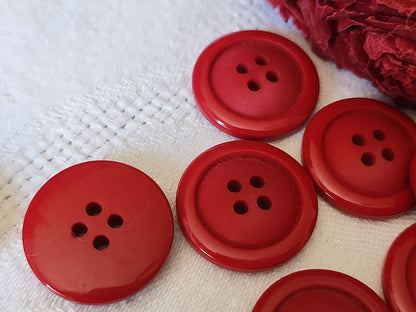 Lot 8  boutons vintage rouge à trous diamètre 2,3 cm ref 5279