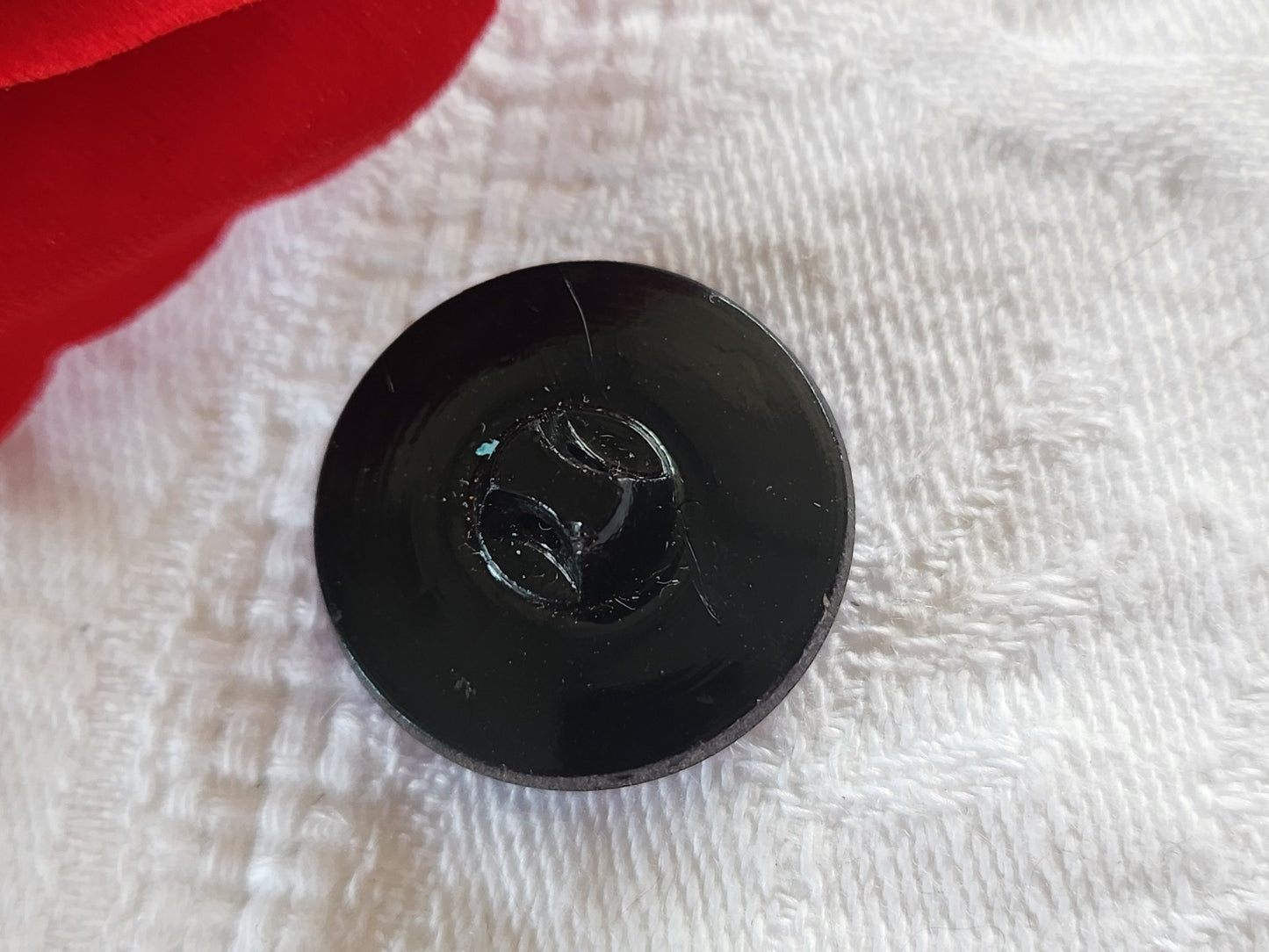 Bouton vintage en verre bleu noir pétrole  2,1 cm D17F