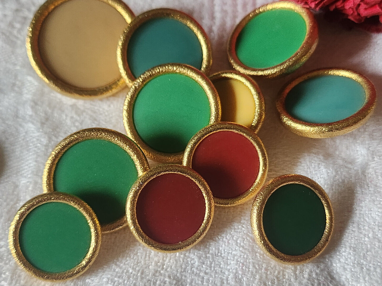 Lot 11 boutons vintage métal panaché pied couleur 1,8 à  2,7 cm ref 4899