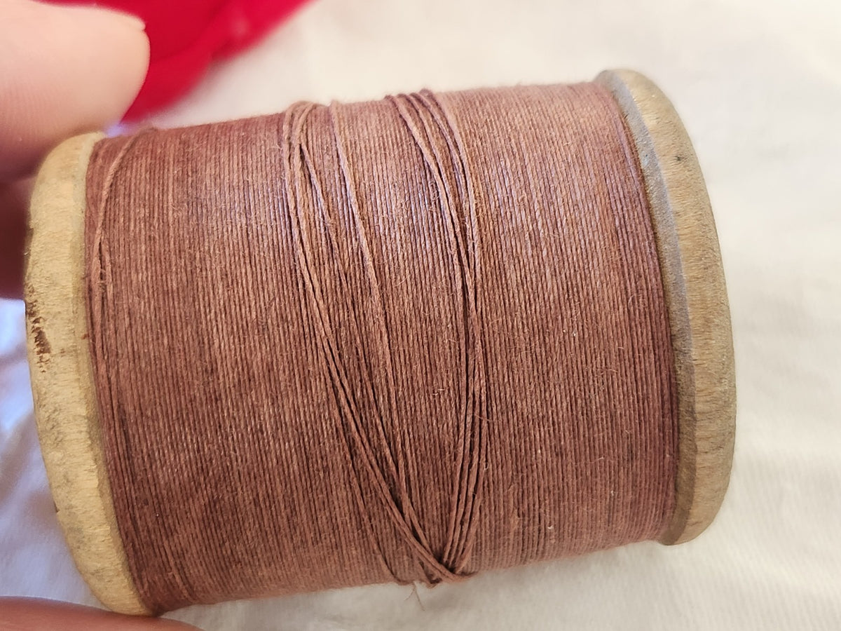 Grosse bobine en bois fil de lin marron  72 grammes T2