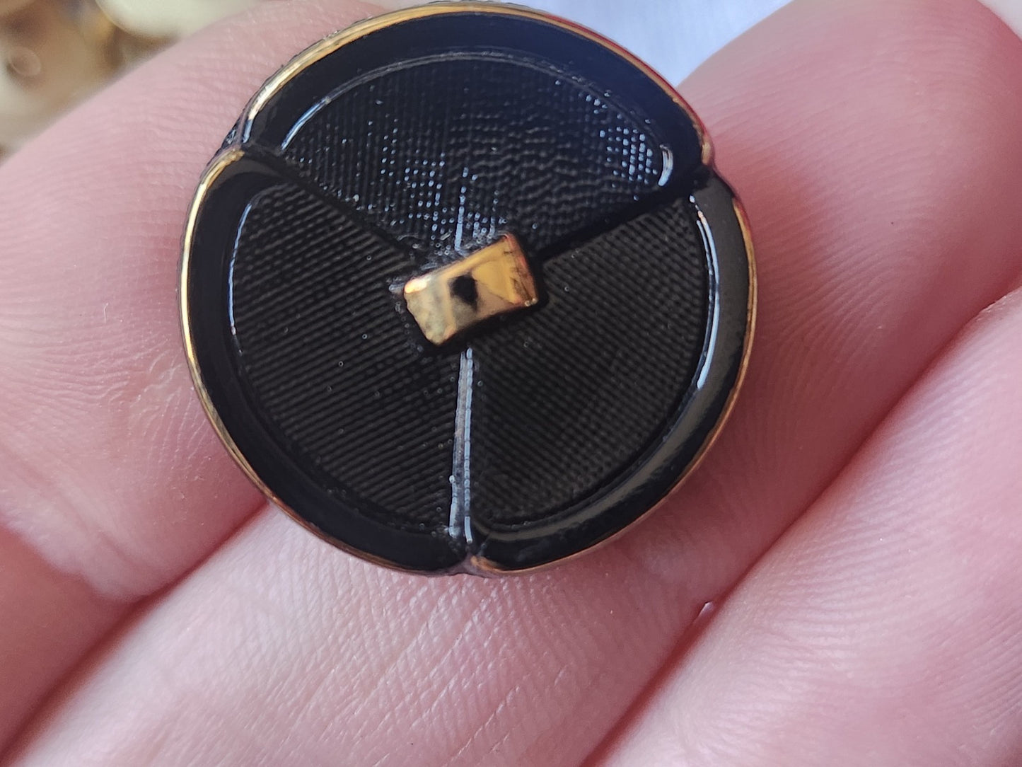 Bouton vintage en verre noir et doré à pied 2,2 cm ancien D2D