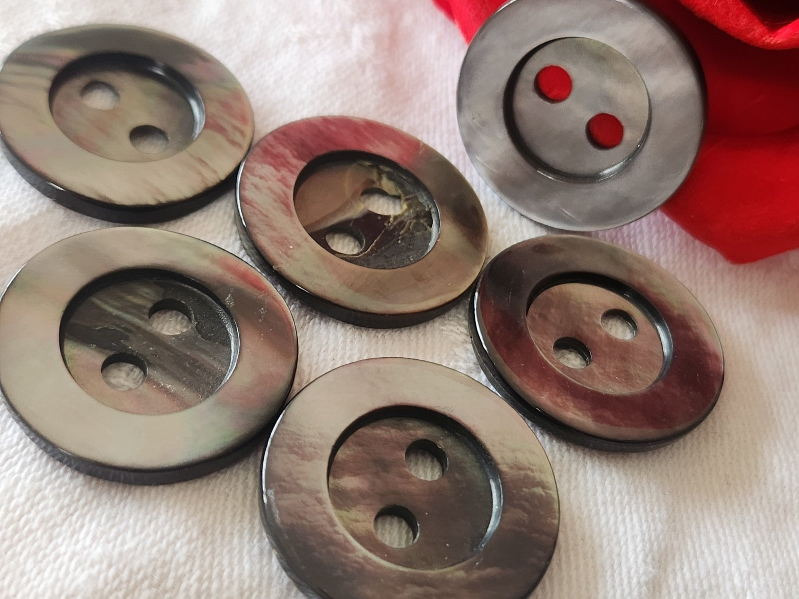 Lot 6 boutons anciens en nacre gris large passant gros 2,5 cm ref 3964