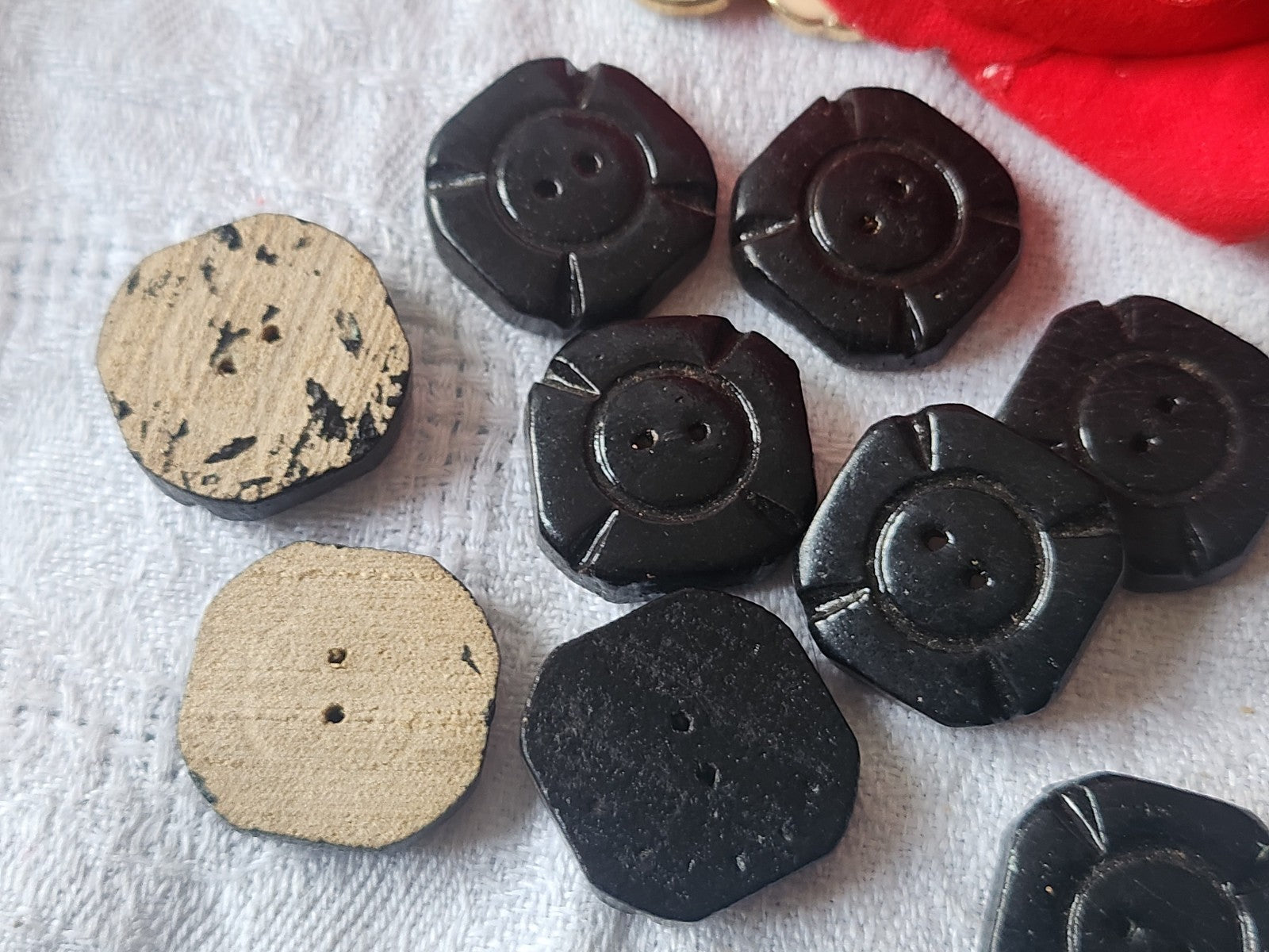 Lot 9 boutons anciens en bois noir croix malte 2 cm ref 5579