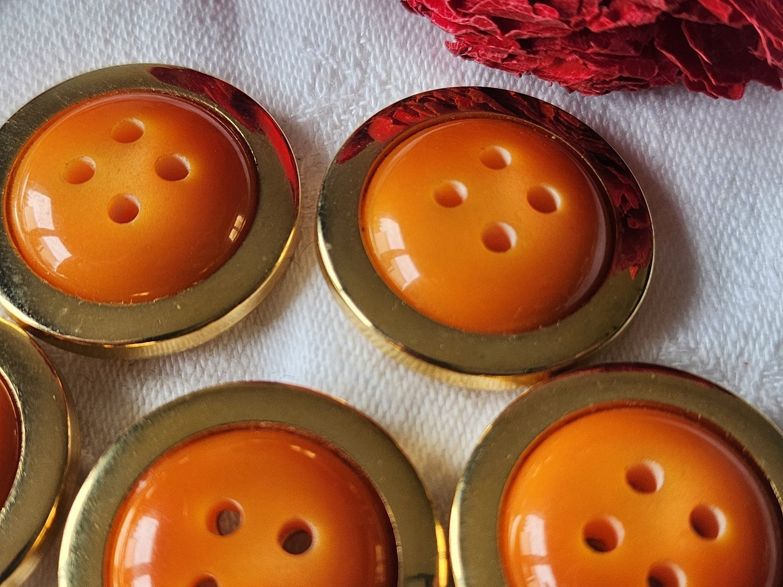 Lot 5 gros boutons vintage orange acrylique doré leger trous 2,8 cm ref 3752
