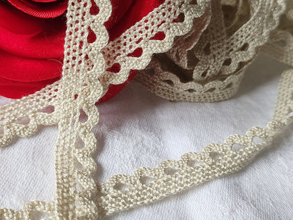 Dentelle vintage beige   coton 3 métres sur 1,2 cm A1